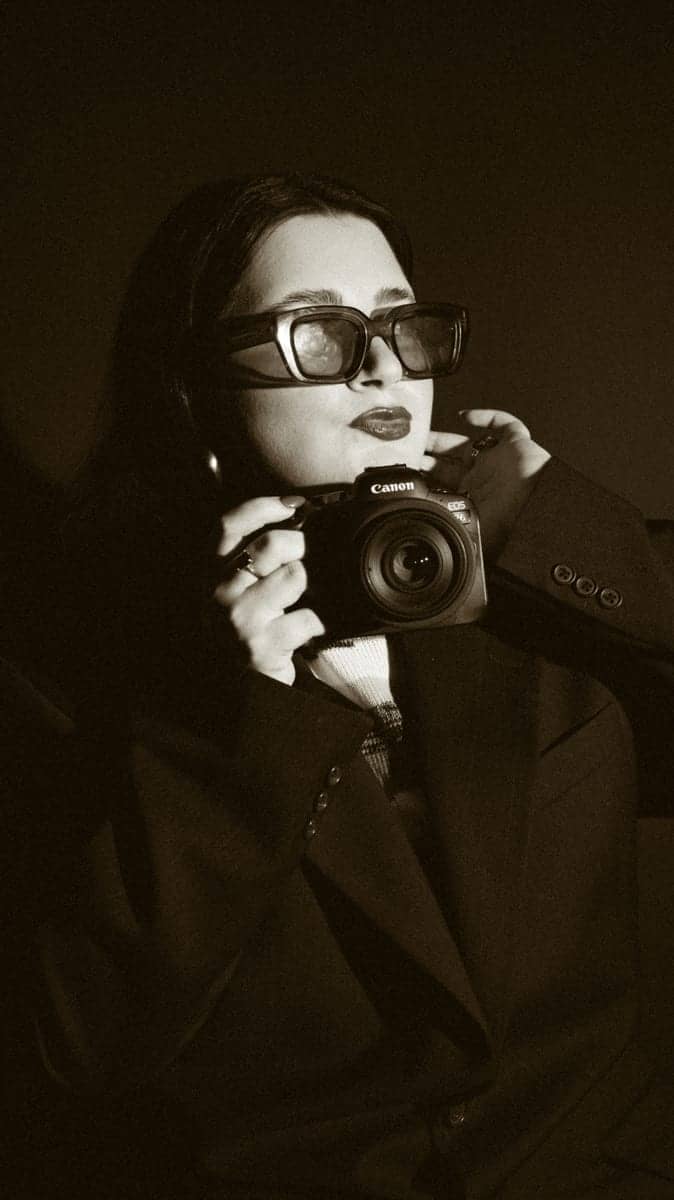 Ellie Gagnon holding a camera